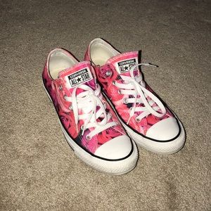 Rose pattern chucks